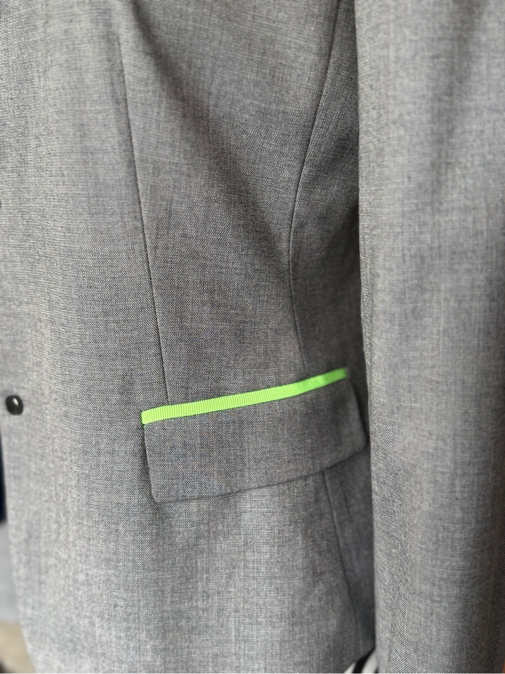T Tahari Gray Blazer with Lime Trim - Picture 3 of 5